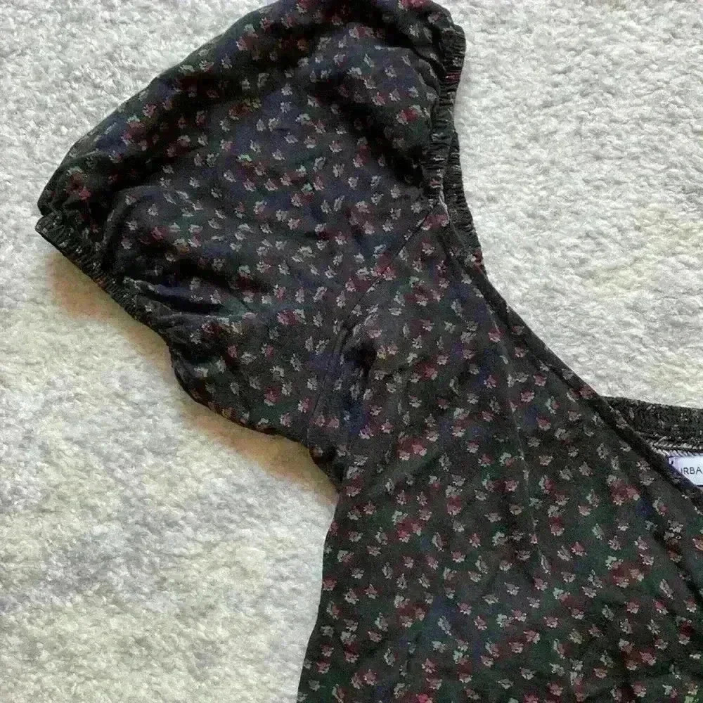 Urban Outfitter Floral Ruched Wrap Top - Picture 3 of 8